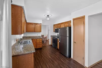 125 Queen Anne Circle, Elyria, OH 44035 - Photo 14