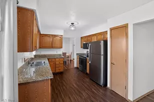 125 Queen Anne Cir, Elyria, OH 44035 - Photo 14