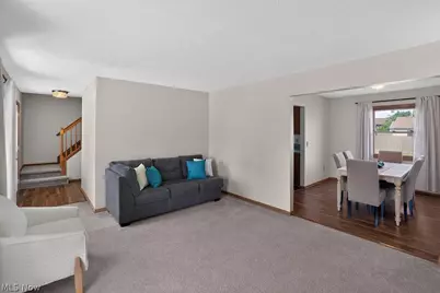 125 Queen Anne Circle, Elyria, OH 44035 - Photo 8
