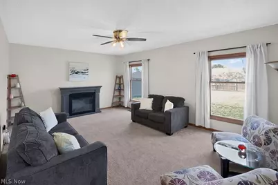 125 Queen Anne Circle, Elyria, OH 44035 - Photo 6