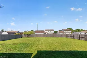 125 Queen Anne Cir, Elyria, OH 44035 - Photo 34