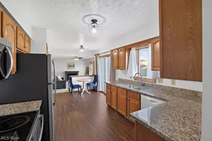 125 Queen Anne Cir, Elyria, OH 44035 - Photo 12