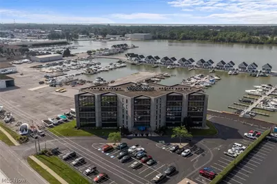 711 W Lakeshore Drive #203, Port Clinton, OH 43452 - Photo 2
