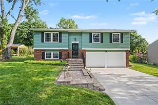 2904 Burr Oak Dr, Akron, OH 44333 - Photo 1