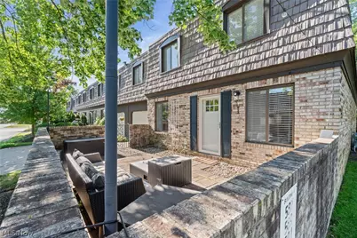 593 Tollis Pkwy #4-32, Grandview Heights, OH 44147 - Photo 4