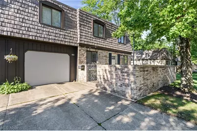 593 Tollis Pkwy #4-32, Grandview Heights, OH 44147 - Photo 2