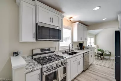301 Avis Avenue NW, Massillon, OH 44646 - Photo 4