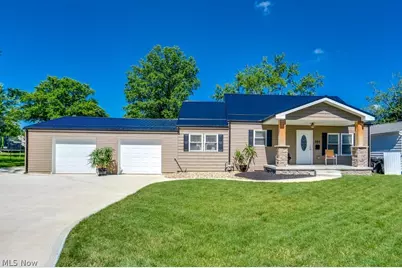 301 Avis Avenue NW, Massillon, OH 44646 - Photo 1
