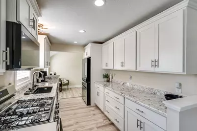 301 Avis Avenue NW, Massillon, OH 44646 - Photo 6