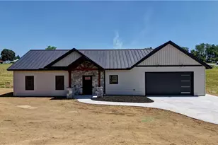 821 SW Miller Ave, Sugarcreek, OH 44681 - Photo 1