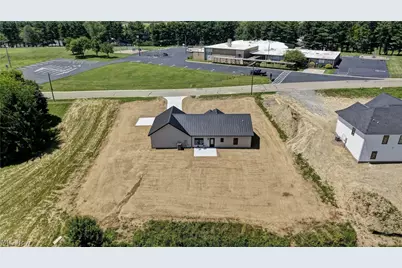 821 SW Miller Avenue, Sugarcreek, OH 44681 - Photo 28