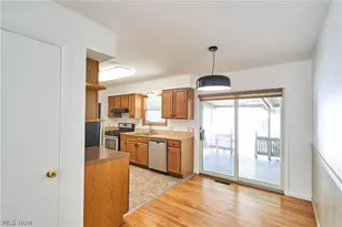 1056 Endicott Dr, Akron, OH 44313 - Photo 8