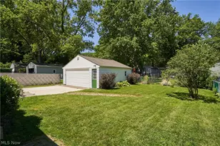 1056 Endicott Dr, Akron, OH 44313 - Photo 24