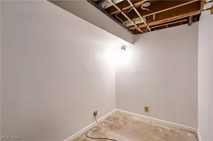 1056 Endicott Dr, Akron, OH 44313 - Photo 20