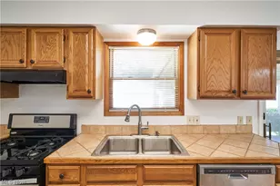 1056 Endicott Dr, Akron, OH 44313 - Photo 6