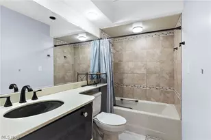 1338 Fox Run Dr, Youngstown, OH 44512 - Photo 8