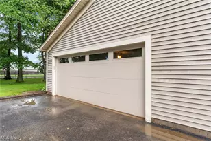 1338 Fox Run Dr, Youngstown, OH 44512 - Photo 4