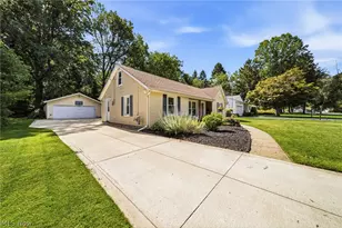 8225 Dartmoor Rd, Mentor, OH 44060 - Photo 4