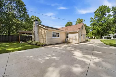 8225 Dartmoor Road, Mentor, OH 44060 - Photo 6