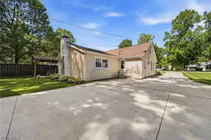8225 Dartmoor Rd, Mentor, OH 44060 - Photo 6