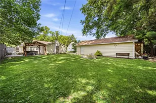 8225 Dartmoor Rd, Mentor, OH 44060 - Photo 10