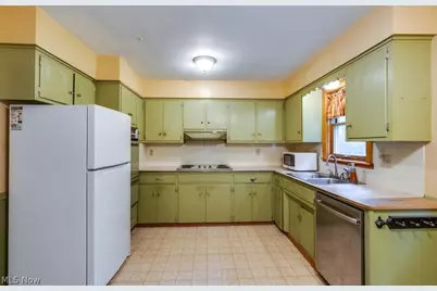 1568 Hagey Drive, Barberton, OH 44203 - Photo 8