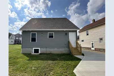 90 Center Street, Struthers, OH 44471 - Photo 2