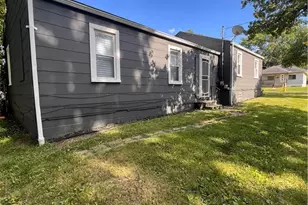 1093 Joy Ave, Akron, OH 44306 - Photo 2
