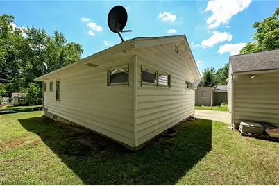 274 E Park Boulevard, Akron, OH 44305 - Photo 8