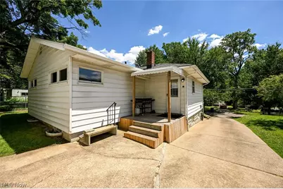 274 E Park Boulevard, Akron, OH 44305 - Photo 6