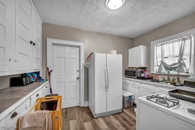 1288 Pondview Avenue, Akron, OH 44305 - Photo 8