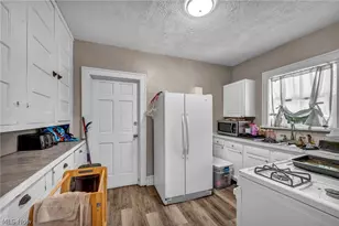 1288 Pondview Ave, Akron, OH 44305 - Photo 8