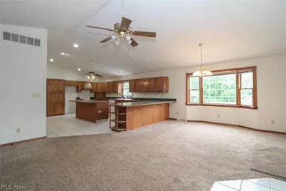 548 W 39th Street, Shadyside, OH 43947 - Photo 2