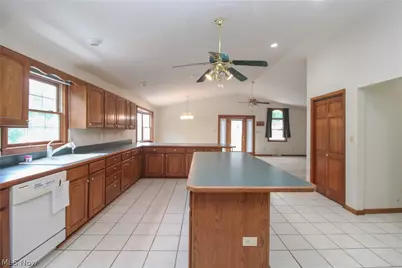 548 W 39th Street, Shadyside, OH 43947 - Photo 6
