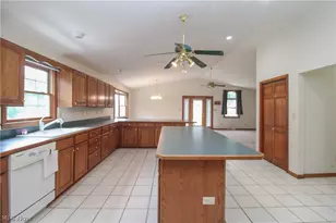 548 W 39th St, Shadyside, OH 43947 - Photo 6