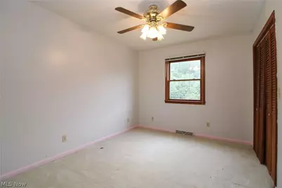 548 W 39th Street, Shadyside, OH 43947 - Photo 12
