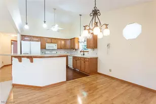 457 Harvest Ln, Green Hills, OH 44131 - Photo 10