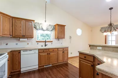 457 Harvest Lane, Green Hills, OH 44131 - Photo 8