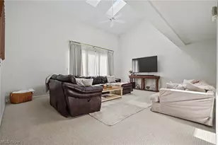 162 Lake Terrace Dr, Munroe Falls, OH 44262 - Photo 2