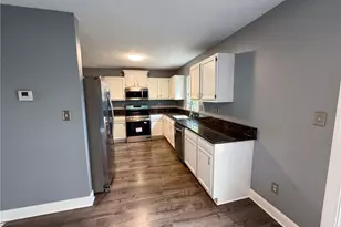 654 Diamond Cir, Ravenna, OH 44266 - Photo 2