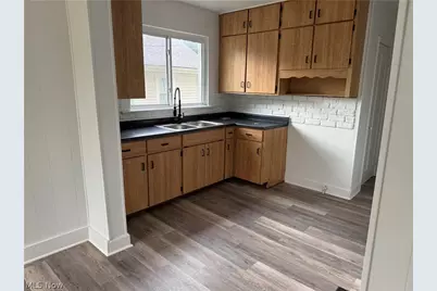 954 Pershing Road, Zanesville, OH 43701 - Photo 10