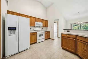 4956 Windsford Cir, North Ridgeville, OH 44039 - Photo 10