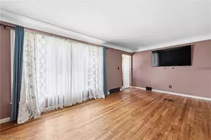 29002 Foxboro St, Willowick, OH 44095 - Photo 6
