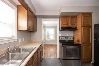 21901 Kennison Avenue, Euclid, OH 44123 - Photo 6