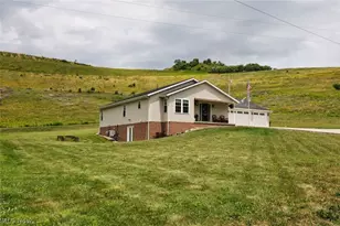 2343 Pleasant Hill Rd NW, New Philadelphia, OH 44663 - Photo 2