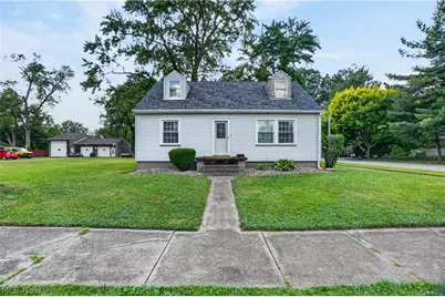 506 Adelaide Avenue SE, Warren, OH 44483 - Photo 2