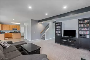 2489 Captens St NE, Canton, OH 44721 - Photo 6