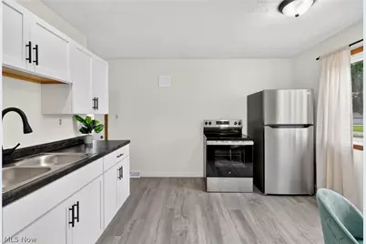 1154 Meadowbrook Avenue, Alliance, OH 44601 - Photo 2