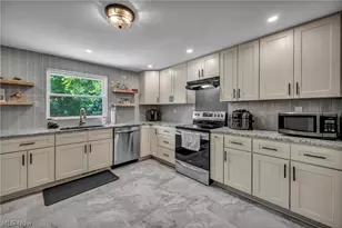 145 Hall Dr, Wadsworth, OH 44281 - Photo 2