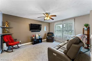 2371 Penny Ln, Austintown, OH 44515 - Photo 2